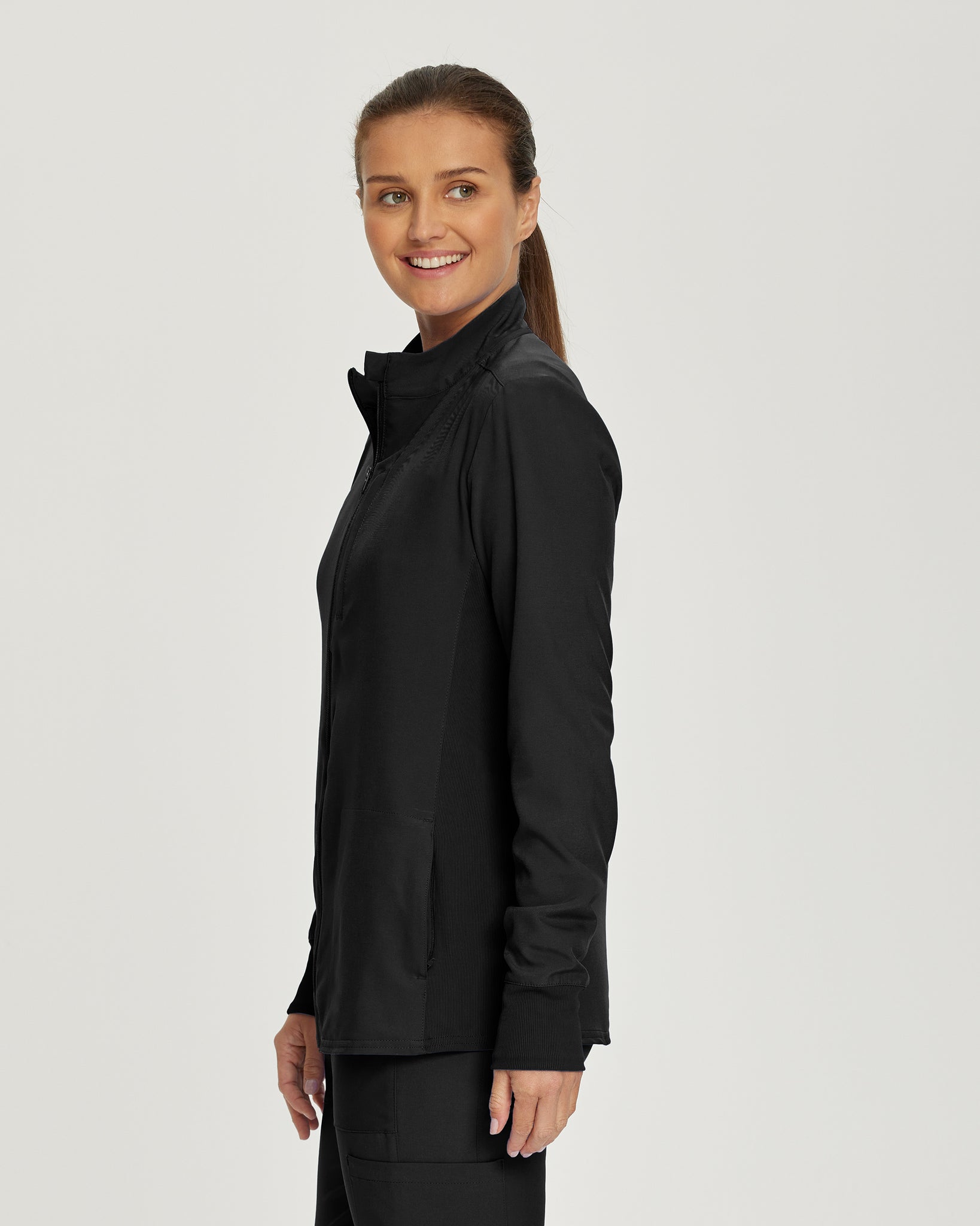 Scrub jacket with collar clearance