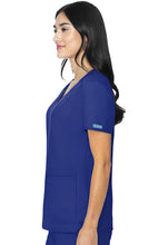 Load image into Gallery viewer, MedCouture Insight- 3 Pocket Top